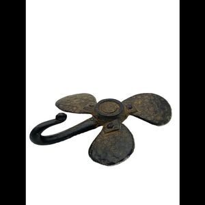 Foreside Home & Garden Propeller Hook Age Bronze